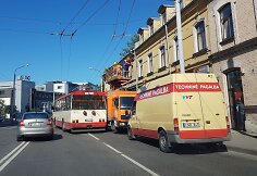 Kontaktinio tinklo remonto darbai sostinės Šeimyniškių g.