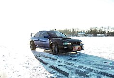 &bdquo;Subaru Impreza WRX STI&ldquo; važiuoja ant ledo