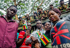 De&scaron;imtys tūkstančių demonstrantų Zimbabvėje reikalauja R.Mugabe atsistatydinimo