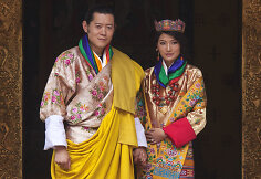 Butano karalius Jigme Khesaras Namgyelas Wangchuckas ir jo nuotaka Jetsun Pema (2011 m.)