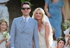 Kate Moss ir Jamie Hince'as (2011 m.)