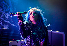 &bdquo;Arch Enemy&ldquo; koncerto akimirka