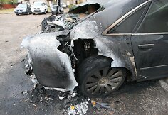 Šiauliuose supleškintas „Audi“ limuzinas