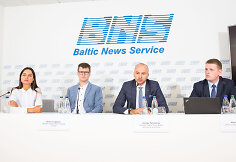 Viltė Sabalienė, Andrius Lapienis, Saulius Petravičius, Mantas Zakarka