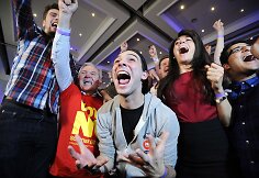 &Scaron;kotijos nepriklausomybės prie&scaron;ininkų džiaugsmas sužinojus referendumo rezultatus.