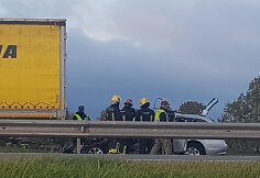 Vilniaus rajone susidūrė vilkikas ir BMW