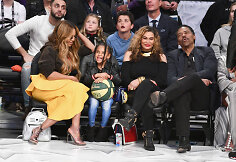 Beyonce su dukra Blue Ivy, mama Tina Knowles ir jos vyru Richardu Lawsonu