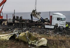 I&scaron; katastrofos vietos &scaron;alinamos &bdquo;Malaysian Airlines&ldquo; lėktuvo nuolaužos
