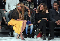 Beyonce su dukra Blue Ivy, mama Tina Knowles ir jos vyru Richardu Lawsonu