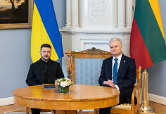 Volodymyras Zelenskis, Gitanas Nausėda