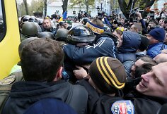 Kijeve tęsiasi protestai prie&scaron; esą korumpuotą valdžią