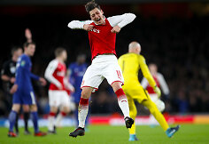 Londono &bdquo;Arsenal&ldquo; futbolininkai eliminavo &bdquo;Chelsea&ldquo; ir i&scaron;kopė į taurės finalą.