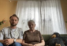 Dominykas Vaitiekūnas su teta Genute