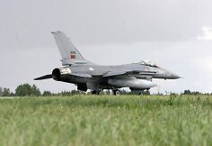 NATO bazėje nusileido šeši Portugalijos naikintuvai F-16
