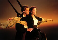 Leonardo DiCaprio ir Kate Winslet filme „Titanikas“ (1997 m.)