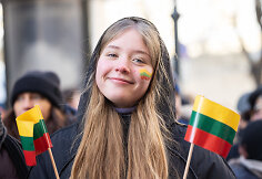 Vasario 16-osios minėjimas prie Lietuvos nepriklausomybės signatarų namų