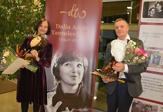 Varėnoje baigėsi jau de&scaron;imtasis žymios kra&scaron;tietės, i&scaron; Senosios Varėnos kilusios režisierės Dalios Tamulevičiūtės profesionalių teatrų festivalis.