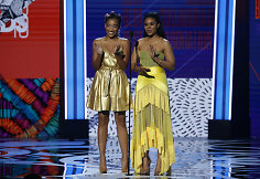 Amanda Sternberg ir Regina Hall
