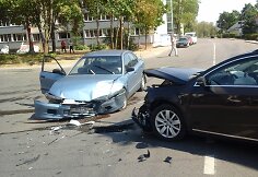 Antradienį apie vidurdienį Panerių ir Vytauto gatvių sankryžoje, Jonavoje, įvyko automobilių avarija.