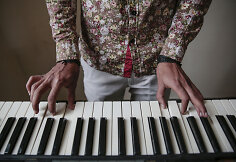 Jemeno gyventojai nuo skurdo ir neramumų &scaron;alyje gali pabėgti muzikos dėka