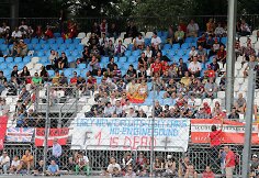 „Formulės-1“ fanų nepasitenkinimo naujomis trasomis ir variklių skleidžiamais garsais plakatas