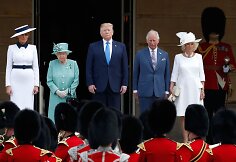 Melania Trump, Elizabeth II, Donaldas Trumpas, princas Čarlezas ir Kornvalio hercogienė Camilla