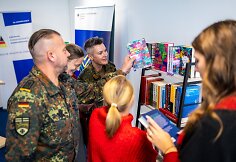 LKI perdavė Vokietijoje išleistas lietuvių autorių knygas Vokietijos brigadai