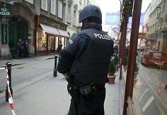 Vienos centre pa&scaron;auti du asmenys