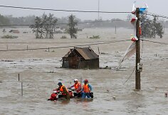 Vietname siaučia smarkus taifūnas Doksuri
