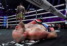 Deontay Wilderis nokautavo Robertą Heleniusą.
