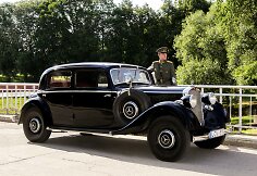 Austėjus ir „Mercedes-Benz 230 W143“, 1937 m. Automobilio savininkas – Sigitas Zajarskas