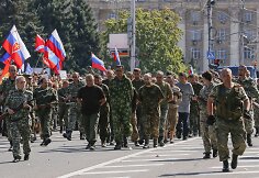 Donecke separatistai Ukrainos nepriklausomybės dieną surengė ukrainiečių belaisvių &bdquo;paradą&ldquo;