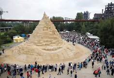 Vokietijos Duisburgo miestas gali pasigirti auk&scaron;čiausia pasaulyje smėlio pilimi siekiančia 16,68 metro.