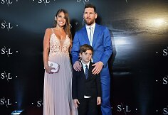 Lionelis Messi su žmona Antonella Roccuzzo ir sūnumi Thiago