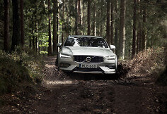 Naujasis „Volvo V60 Cross Country“