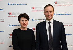 AB Lietuvos geležinkeliai Komunikacijos departamento vyr.specialistė Giedrė Jonkienė ir departamento direktorius Mantas Dubauskas