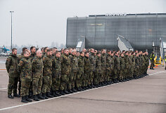 Į Kauno oro uostą atskrido pirmoji Vokietijos karių grupė