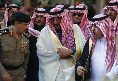 Saudo Arabijos princas Mohammedas bin Nayefas (centre)
