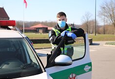 Policijos pareigūnai karantino metu