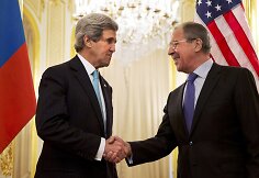 JAV sekretorius Johnas Kerry ir Rusijos užsienio reikalų ministras Sergejus Lavrovas