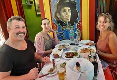Eduardo &Scaron;lekys Gimenez su seserimi ir Monika Parniauskaitė