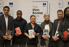 Geriausio romano &bdquo;Man Booker&ldquo; apdovanojimą pretendavę gauti autoriai su savo kūriniais