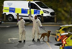 Į Londoną vykusiame traukinyje vyras peiliu badė žmones