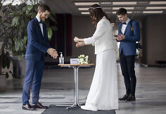 Vestuvių akimirka prie Santuokų rūmų