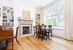 Parduodamas prabangus namas kapinėse