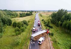 Kelyje Vilnius–Pabradė ant kelio nuvirto krovininis automobilis
