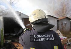 Pagiriuose užsiliepsnojo garažas