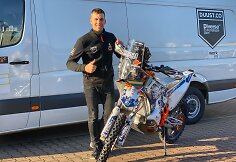 Arūnas Gelažninkas ir &bdquo;Zigmas Dakar team&ldquo; i&scaron;siuntė techniką į Dakarą