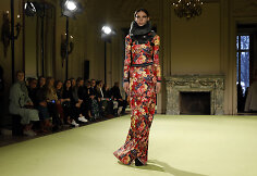 &bdquo;Vera Wang&ldquo; 2020&ndash;2021 m. rudens ir žiemos kolekcijos modelis