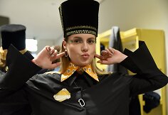 Akcentu pasirinkta Mažosios Lietuvos tautinio kostiumo detalė